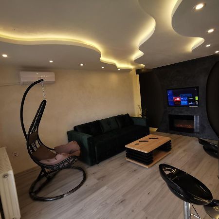 Brend New Luxurious Apartment In Downtown With Free Parking Novi Sad Exteriör bild