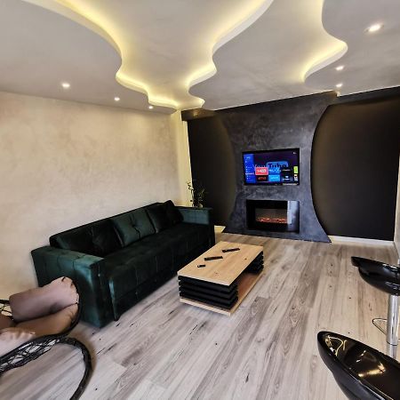 Brend New Luxurious Apartment In Downtown With Free Parking Novi Sad Exteriör bild