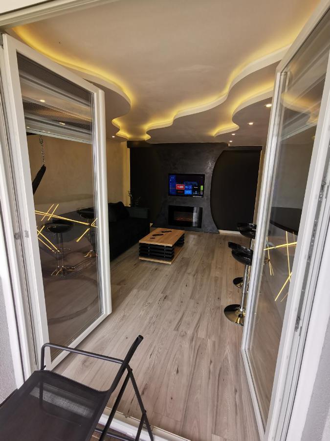 Brend New Luxurious Apartment In Downtown With Free Parking Novi Sad Exteriör bild