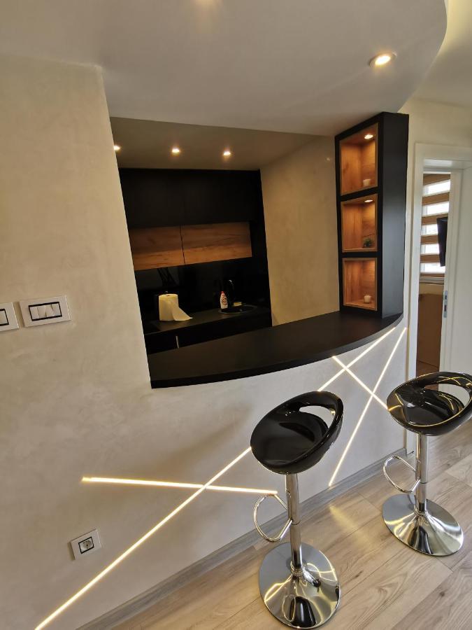 Brend New Luxurious Apartment In Downtown With Free Parking Novi Sad Exteriör bild