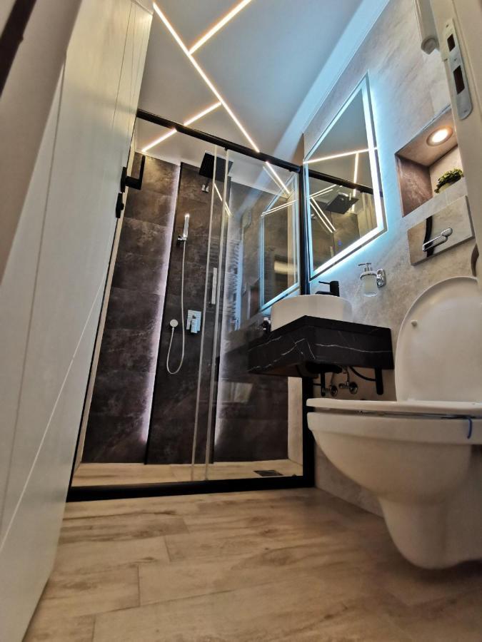 Brend New Luxurious Apartment In Downtown With Free Parking Novi Sad Exteriör bild