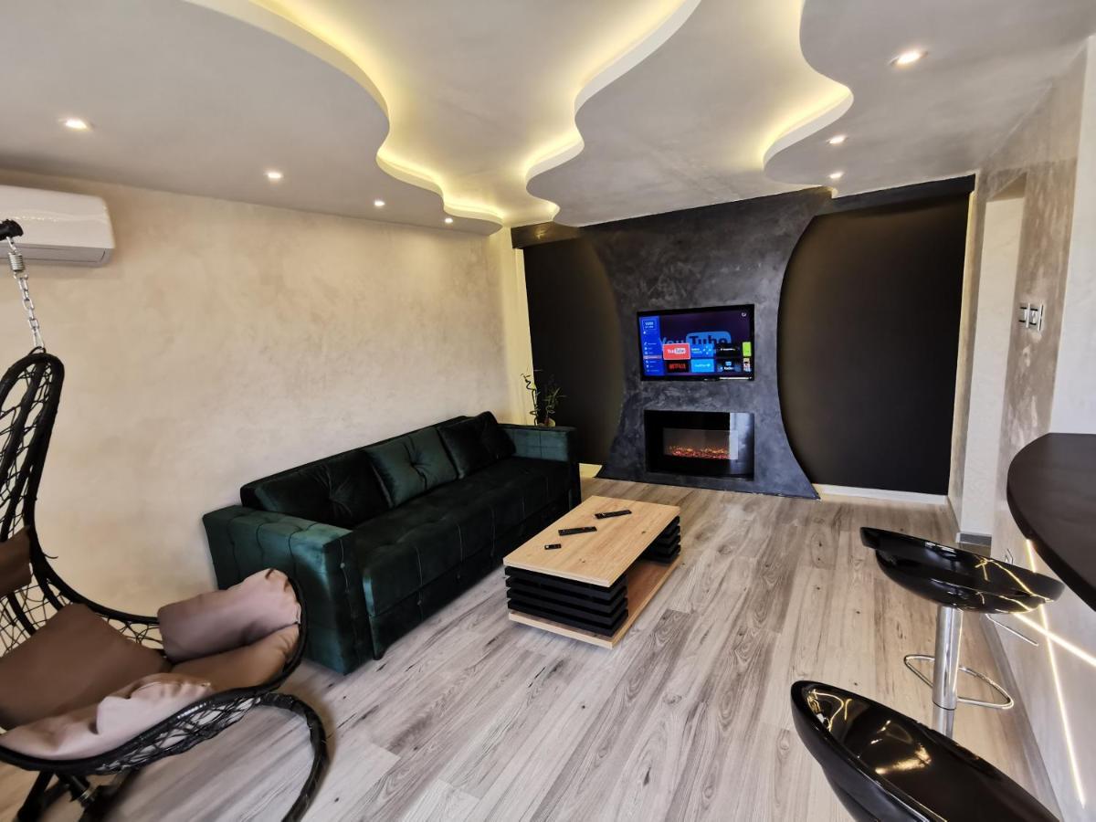 Brend New Luxurious Apartment In Downtown With Free Parking Novi Sad Exteriör bild